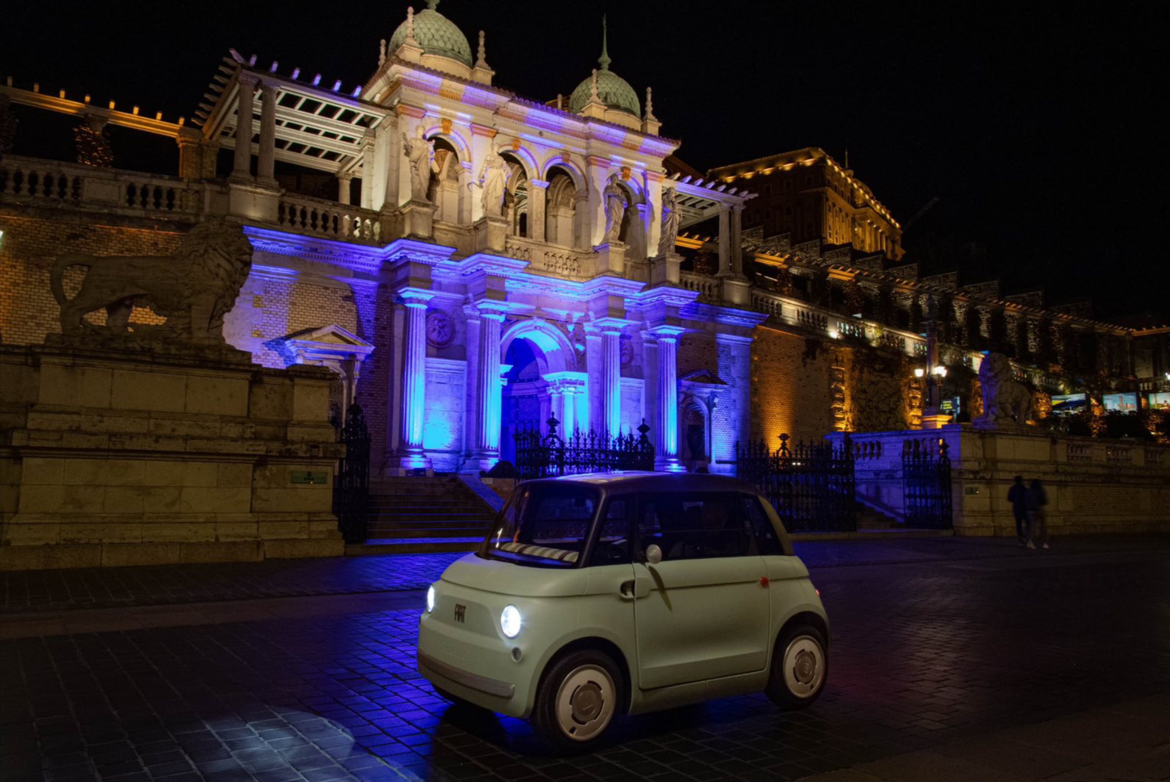 Topolino in Budapest by the night
